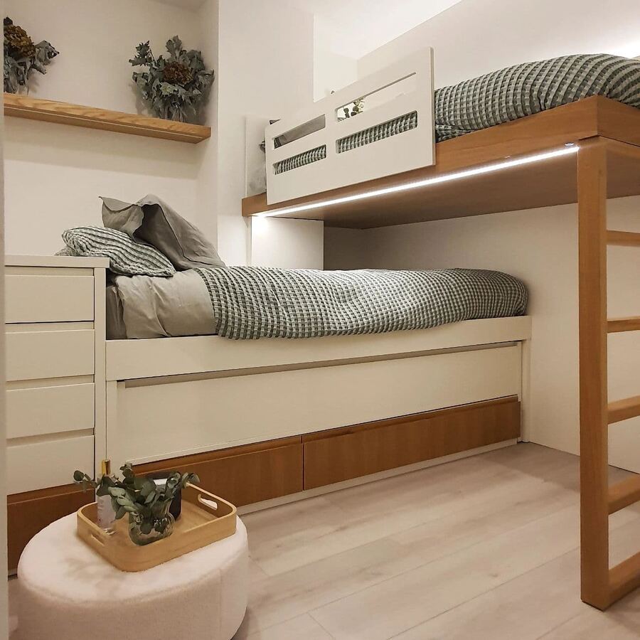 Litera infantil de madera con iluminación LED integrada