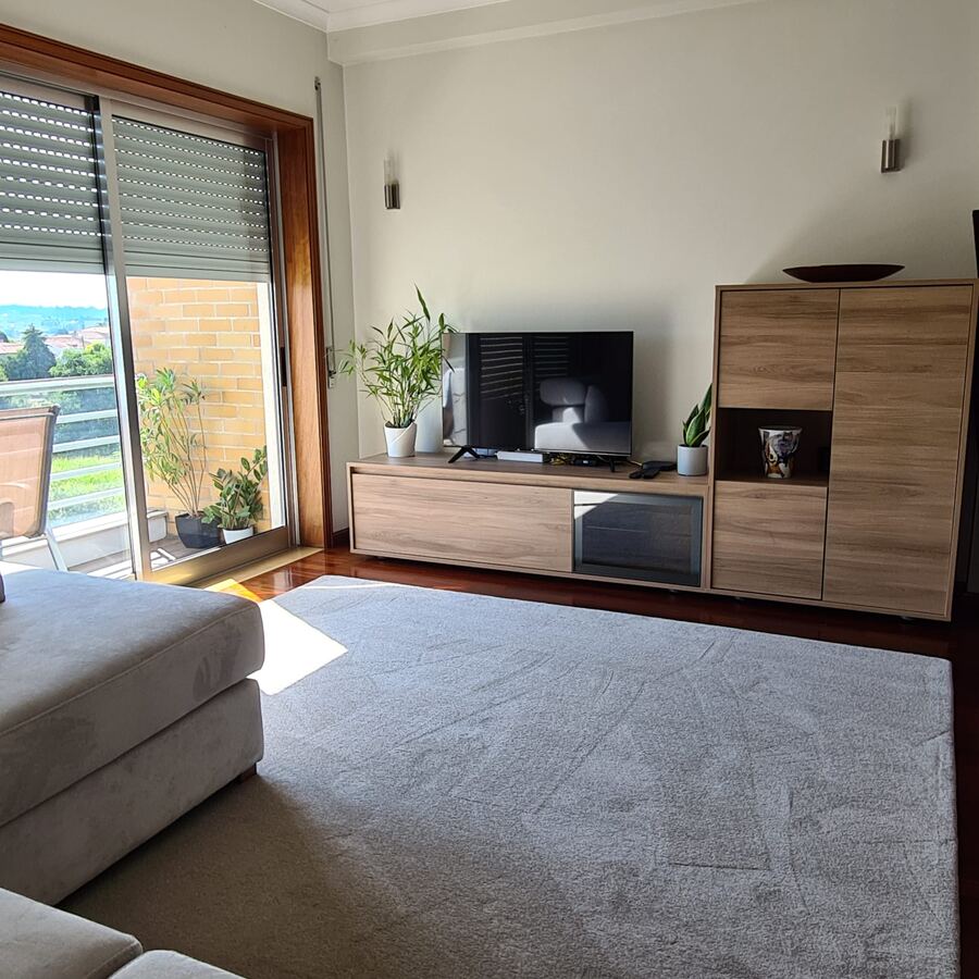 Mueble de televisión en madera natural